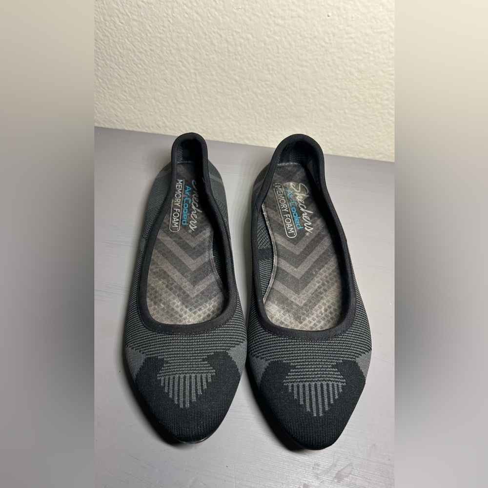 Skechers Women's Black and Gray Knit Flats